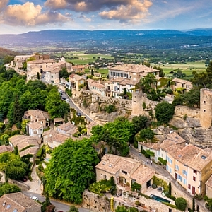 Menerbes village in Provence 