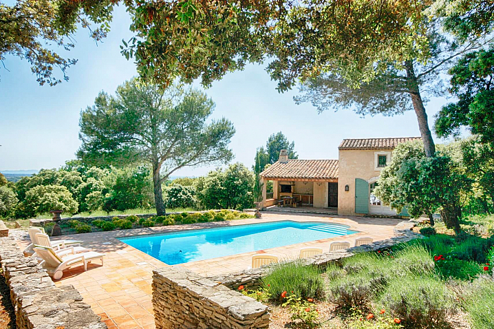 Cosy Mas with view of the Alpilles hills | Provence - South of France